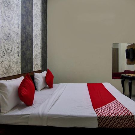 Hotel Yash House New Delhi Buitenkant foto