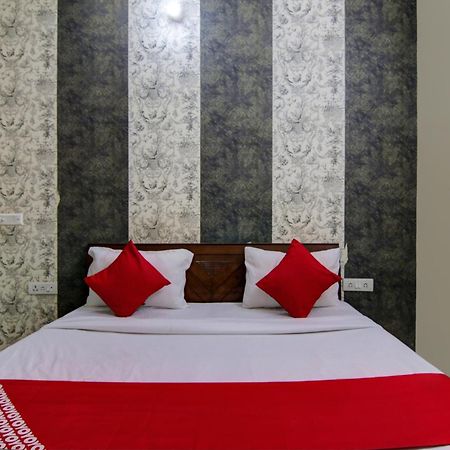 Hotel Yash House New Delhi Buitenkant foto