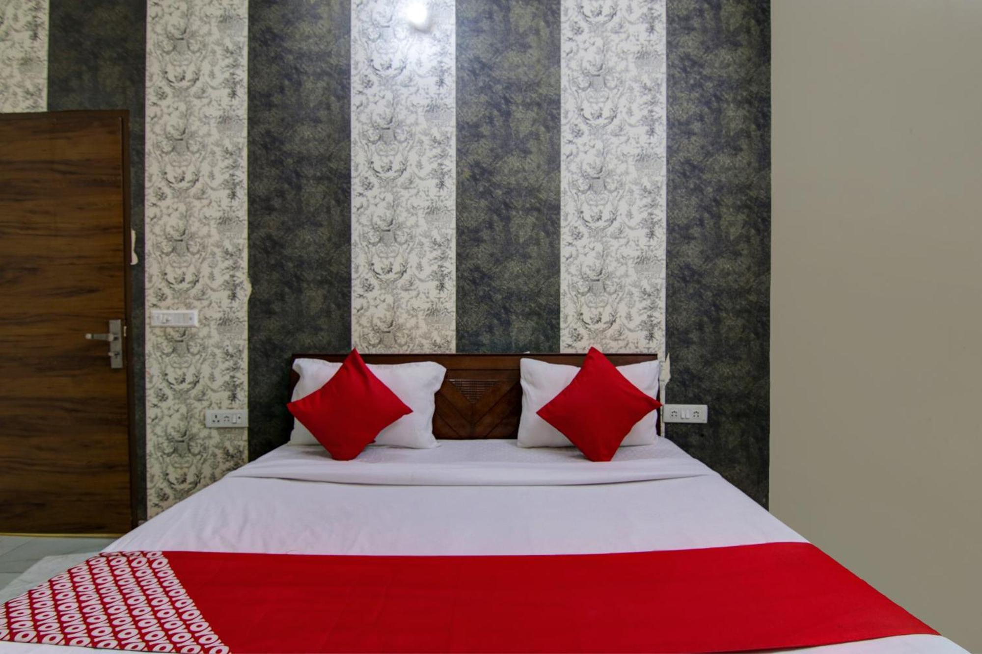 Hotel Yash House New Delhi Buitenkant foto