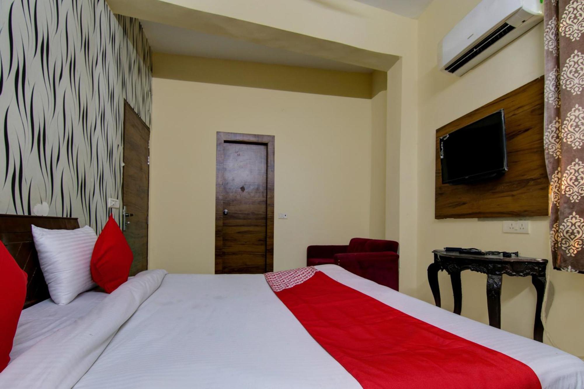 Hotel Yash House New Delhi Buitenkant foto