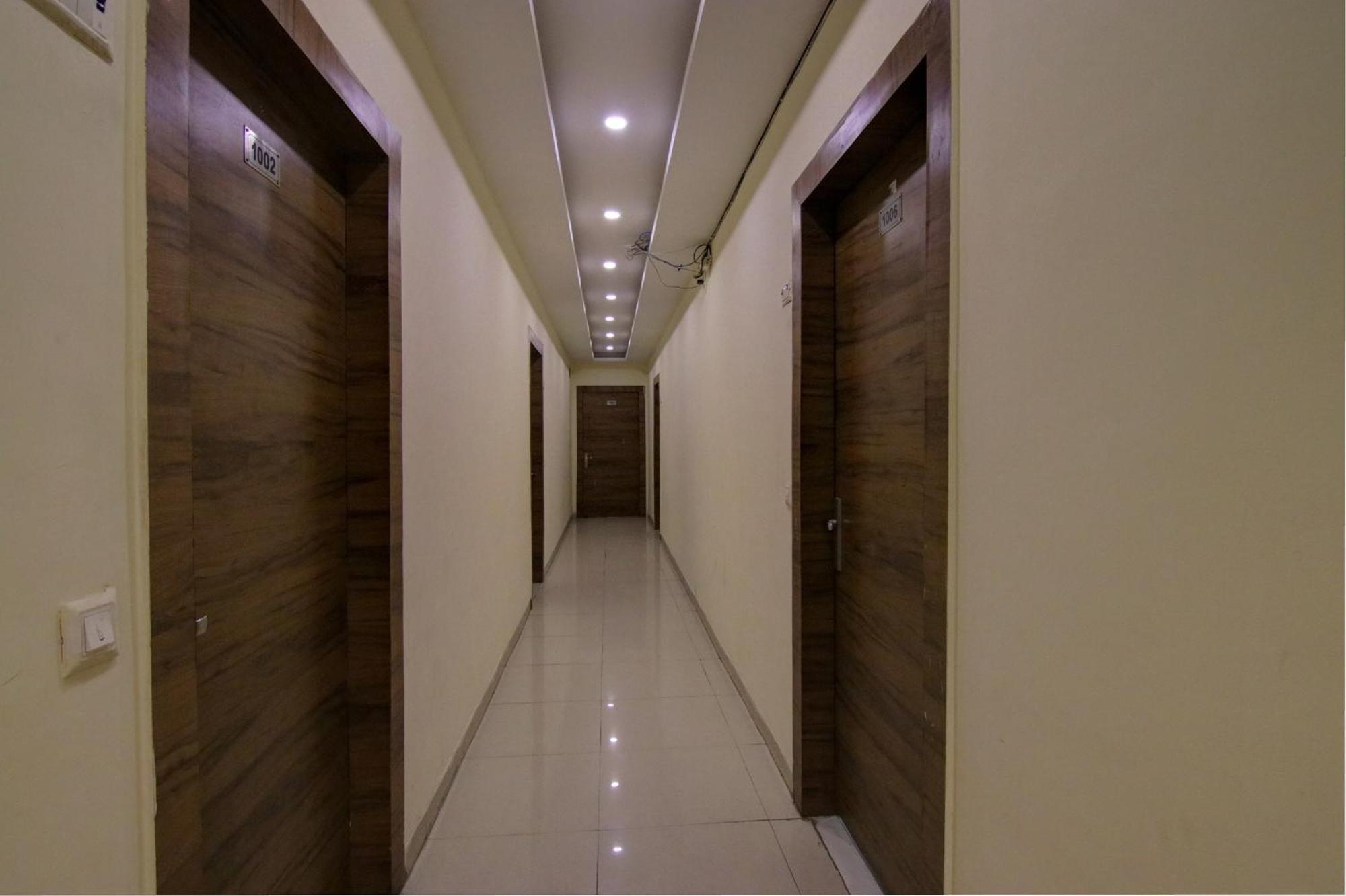 Hotel Yash House New Delhi Buitenkant foto