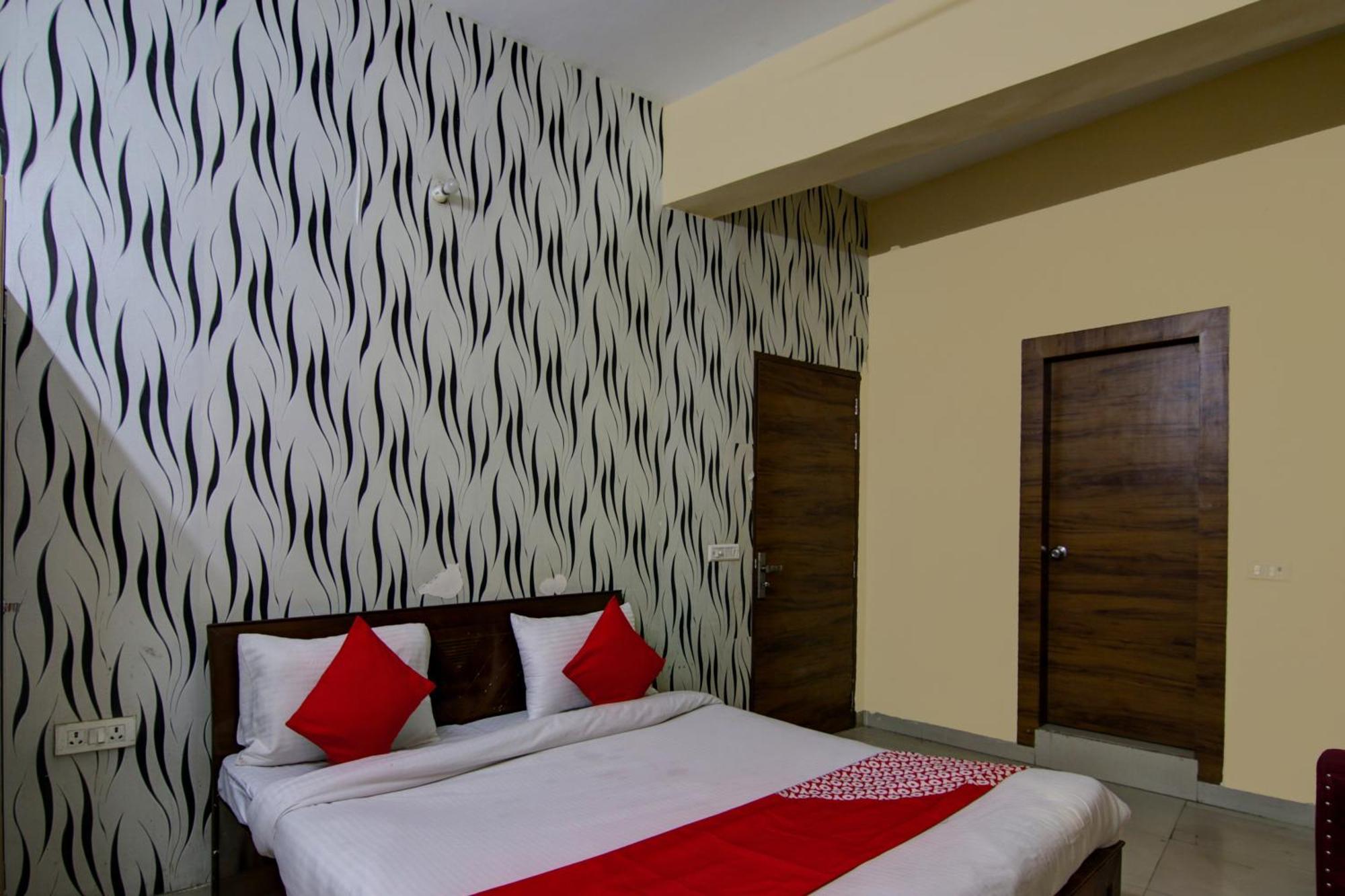 Hotel Yash House New Delhi Buitenkant foto